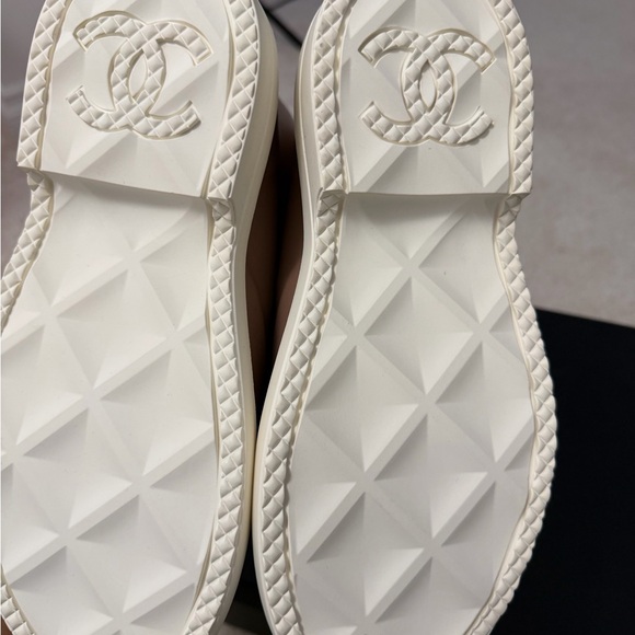 CHANEL beige and white CC Rain Boots - Picture 9 of 12